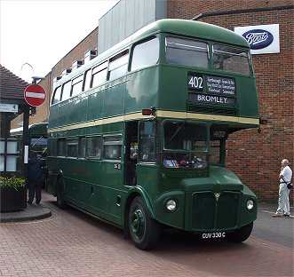 RML2330 at Sevenoaks Bus Stn for 402.
