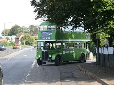 RT604 at Brockham Lane End (Peter Larkham)