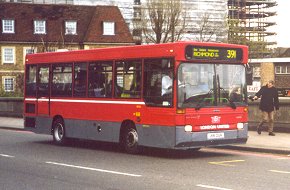 DR116 on Kew Bridge on the 391, March 2000