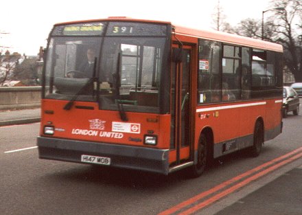 DT147 at Kew Bridge, October 1997
