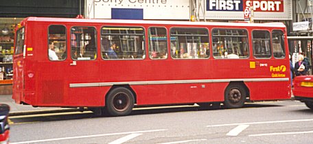 DW92, Kensington High Street, June 1998