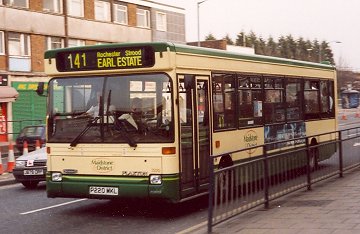 M&D 3220 at Rochester Bridge, March 2000