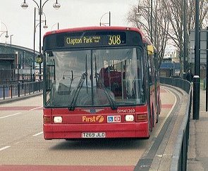DM41269 on 308, Stratford, April 2006