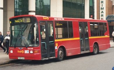 DM41300 on 223, Uxbridge, April 2004