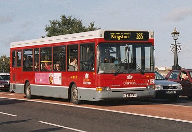DPS536 on 285, Kingston Bridge, Oct 2001