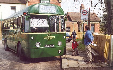 RF679 at Kingscote Stn