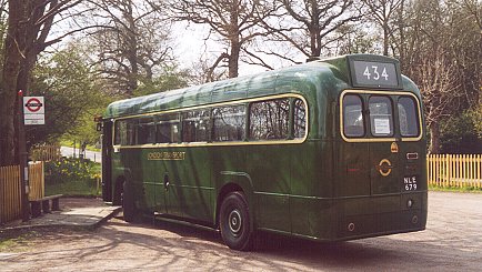 RF679 turns at Kingscote Stn