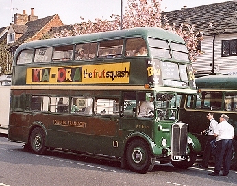 RT3148 at War Memorial.