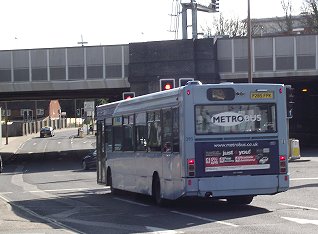 Metrobus Dart 395 at Three Bridges