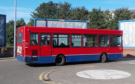 DLM152 on 541, Epping Station