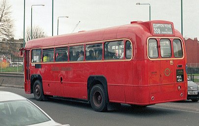 RF457 on 208, Clapton Pond