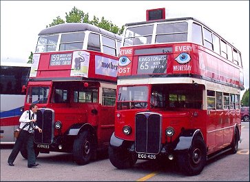 STL441, STL2377 at Chessington