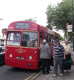 RF433 at Golders Green