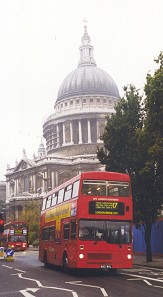 M1083 at St Paul's, September 1998