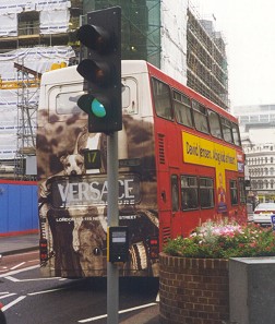 M1083 at St Paul's, September 1998