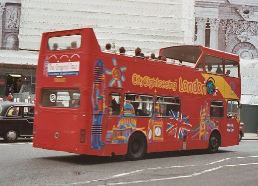 M672 on City Sightseeing, St.Pauls, June 2004