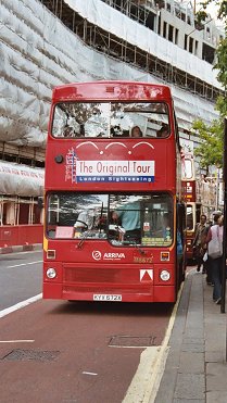 M672 on City Sightseeing, St.Pauls, June 2004