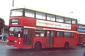 M922 at Lewisham, 28Oct2000