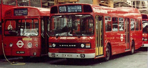 LS482 at Victoria Garage (BusSpotter)