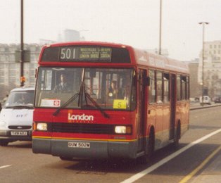 GLS502 crosses Waterloo Bridge on 507, March 2000