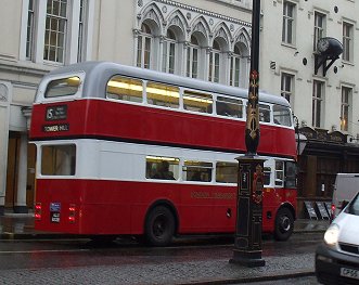 RM1933 on 15, Strand, 20th January 2010