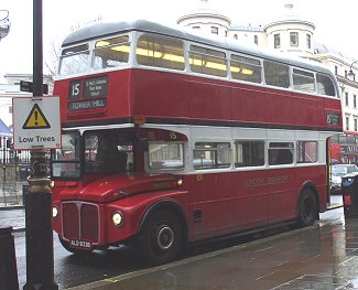 RM1933 on 15, Strand, 23rd February 2010