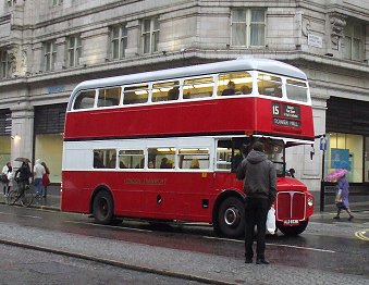 RM1933 on 15, Strand, 20th January 2010