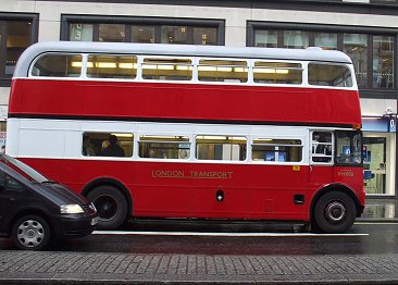 RM1933 on 15, Strand, 20th January 2010