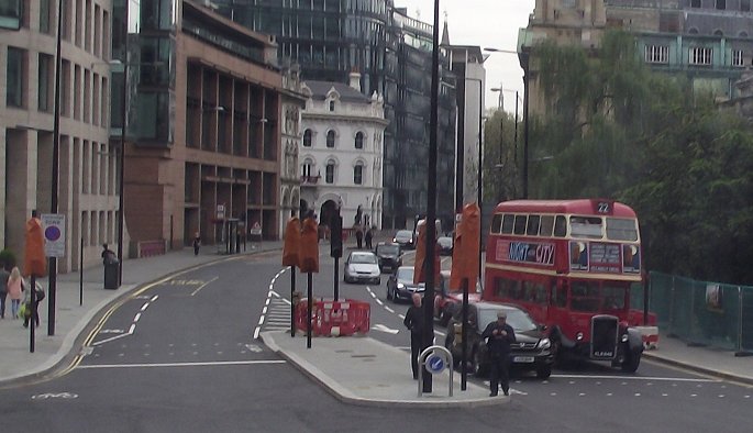 RTL453 on 22 at Holborn Circus