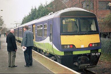 Silverlink 321429 at St.Albans Abbey Stn., St Peters St.