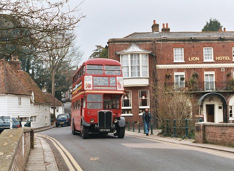 RT1702 crosses Farningham Bridge