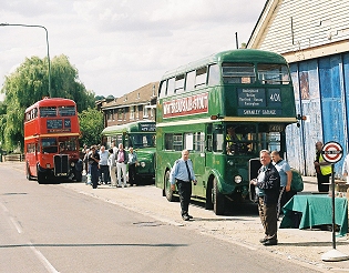 RT1702, RT1700 at Swanley Garage .