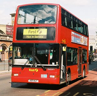 TN32971 passes St.Pancras