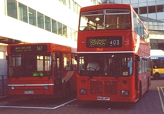 L698 at West Croydon, November 2000