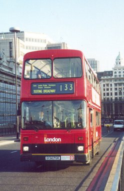 VC34 on London Bridge on 133, Septemner 2000