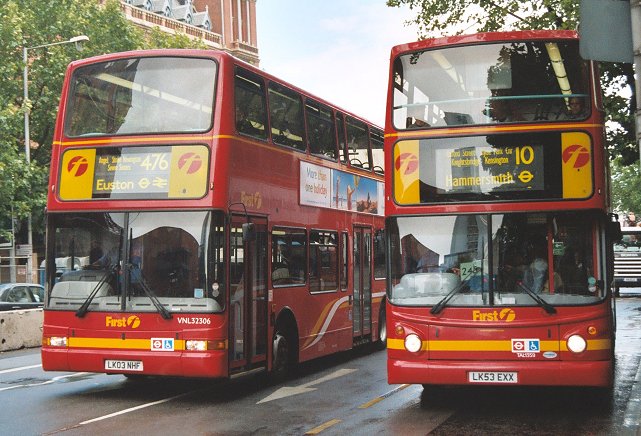 VNL32306 on 476, Kings Cross