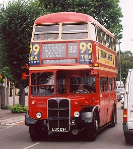 RT2043 at Malden (Fountain).
