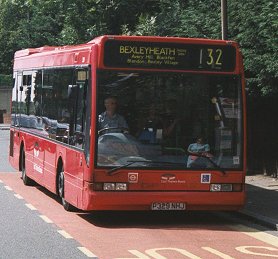 XL321 near Eltham on 132