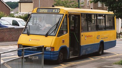 Southlands' MRL152 on the 427 at Swanley, June 2004.